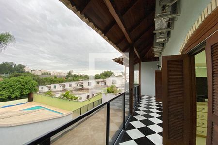Casa à venda com 223m², 5 quartos e 2 vagasSacada Quarto 1 - Suíte