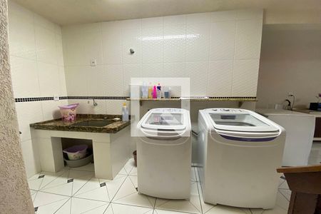 Casa à venda com 223m², 5 quartos e 2 vagasLavanderia