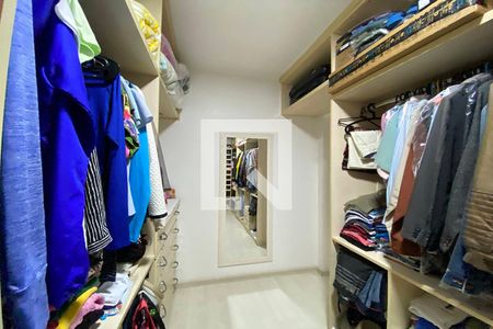 Casa à venda com 223m², 5 quartos e 2 vagasCloset Quarto 1 - Suíte