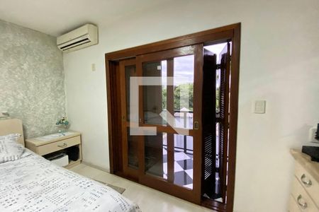 Casa à venda com 223m², 5 quartos e 2 vagasPorta Janela Quarto 1 - Suíte