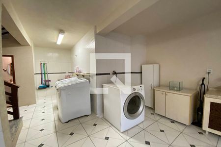 Casa à venda com 223m², 5 quartos e 2 vagasLavanderia