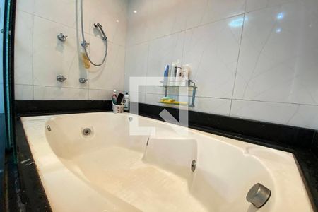 Casa à venda com 223m², 5 quartos e 2 vagasBanheiro Quarto 1 - Suíte