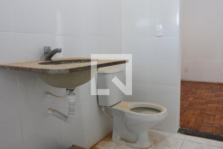 Banheiro de casa de condomínio para alugar com 1 quarto, 30m² em Jardim Carioca, Rio de Janeiro