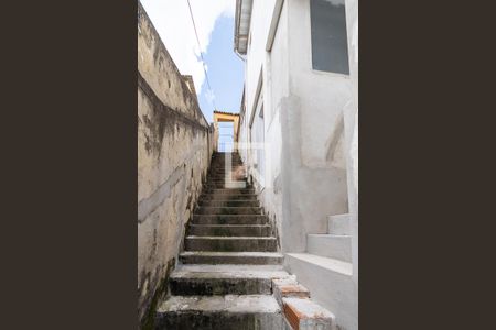 Casa para alugar com 38m², 1 quarto e sem vaga Casa para alugar com 38m², 1 quarto e sem vagaEscada de acesso