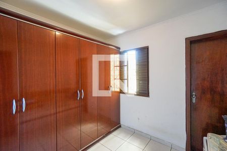 Casa à venda com 80m², 2 quartos e 3 vagas Casa à venda com 80m², 2 quartos e 3 vagasSuíte