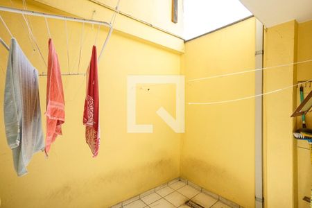 Casa à venda com 80m², 2 quartos e 3 vagas Casa à venda com 80m², 2 quartos e 3 vagasQuintal