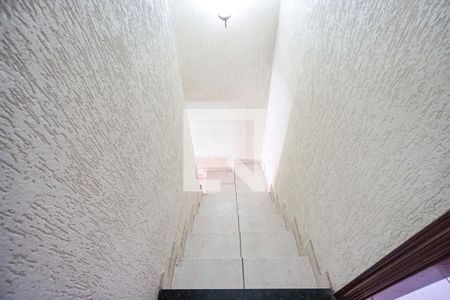 Casa à venda com 80m², 2 quartos e 3 vagas Casa à venda com 80m², 2 quartos e 3 vagasEscada