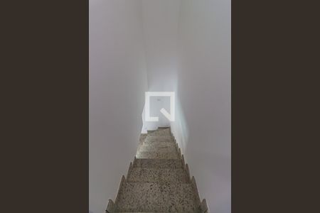Escada Interna de casa à venda com 2 quartos, 75m² em Jardim das Maravilhas, Santo André