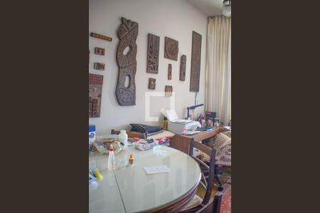 Casa à venda com 431m², 6 quartos e 2 vagas Casa à venda com 431m², 6 quartos e 2 vagasQuarto 6