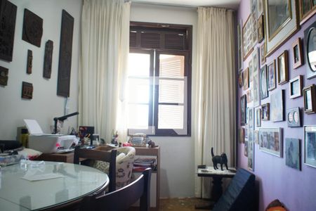 Casa à venda com 431m², 6 quartos e 2 vagas Casa à venda com 431m², 6 quartos e 2 vagasQuarto 6