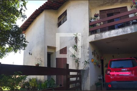Casa à venda com 431m², 6 quartos e 2 vagas Casa à venda com 431m², 6 quartos e 2 vagasFachada