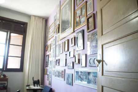 Casa à venda com 431m², 6 quartos e 2 vagas Casa à venda com 431m², 6 quartos e 2 vagasQuarto 6