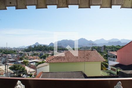 Casa à venda com 431m², 6 quartos e 2 vagas Casa à venda com 431m², 6 quartos e 2 vagasVista