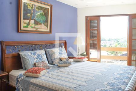 Casa à venda com 431m², 6 quartos e 2 vagas Casa à venda com 431m², 6 quartos e 2 vagasQuarto 4