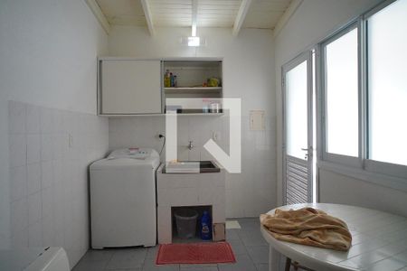 Casa à venda com 200m², 4 quartos e 6 vagasLavanderia