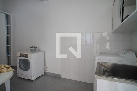 Casa à venda com 200m², 4 quartos e 6 vagasLavanderia