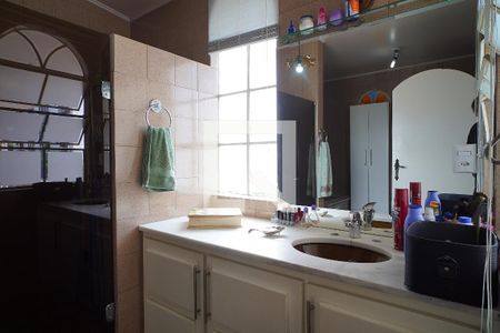 Casa à venda com 200m², 4 quartos e 6 vagasBanheiro da Suíte