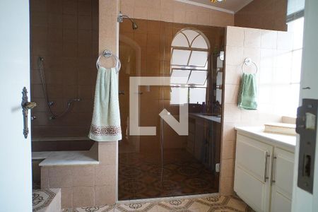 Casa à venda com 200m², 4 quartos e 6 vagasBanheiro da Suíte