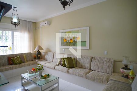 Sala de casa à venda com 4 quartos, 200m² em Jardim Itu, Porto Alegre