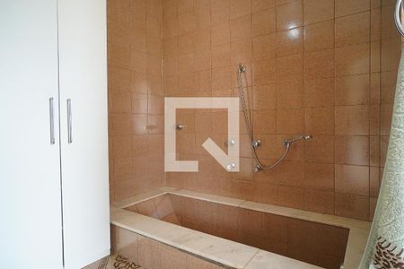 Casa à venda com 200m², 4 quartos e 6 vagasBanheiro da Suíte