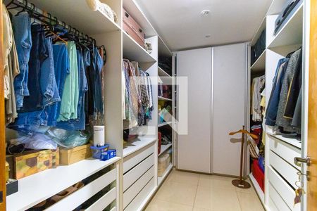 Casa à venda com 408m², 4 quartos e 3 vagasQuarto da suíte 2