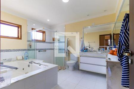 Casa à venda com 408m², 4 quartos e 3 vagasBanheiro da suíte 2