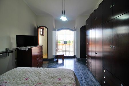 Casa à venda com 315m², 5 quartos e 4 vagasSuíte 2