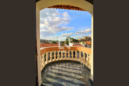 Casa à venda com 315m², 5 quartos e 4 vagasVaranda da Suíte 2