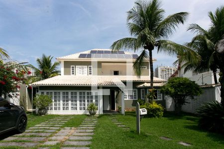 Casa de condomínio à venda com 617m², 6 quartos e 4 vagasFachada