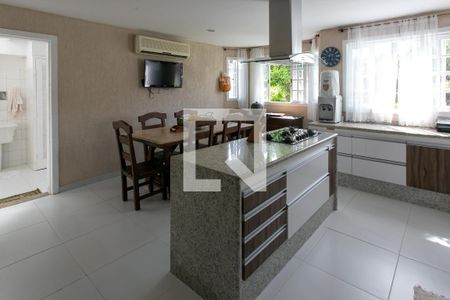 Casa de condomínio à venda com 617m², 6 quartos e 4 vagasCozinha