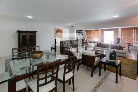 Casa de condomínio à venda com 617m², 6 quartos e 4 vagasSala