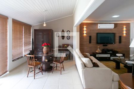 Casa de condomínio à venda com 617m², 6 quartos e 4 vagasSala