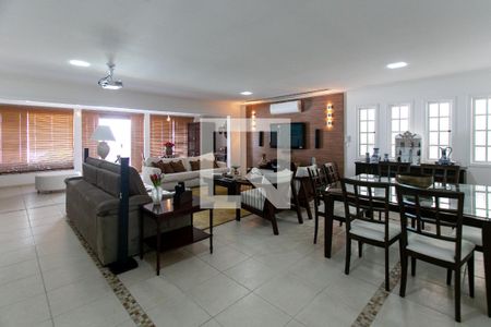 Casa de condomínio à venda com 617m², 6 quartos e 4 vagasSala