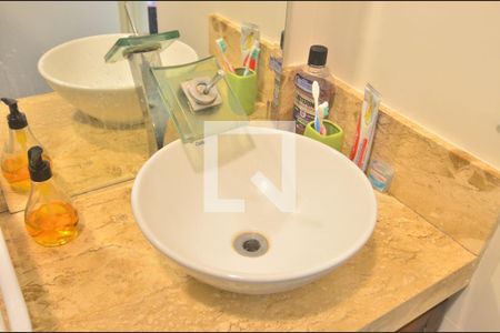 Casa à venda com 95m², 4 quartos e 2 vagasBanheiro