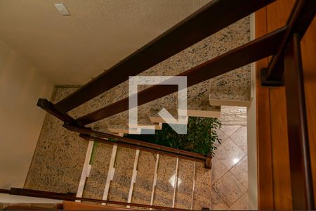 Casa à venda com 365m², 3 quartos e 2 vagas Casa à venda com 365m², 3 quartos e 2 vagasEscada