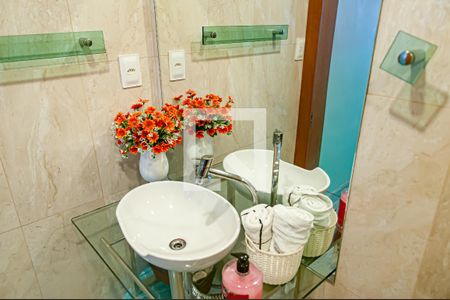 Casa à venda com 365m², 3 quartos e 2 vagas Casa à venda com 365m², 3 quartos e 2 vagasBanheiro