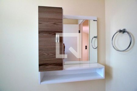 Banheiro - Armário e espelho de apartamento à venda com 2 quartos, 48m² em Jardim Antonio Von Zuben, Campinas