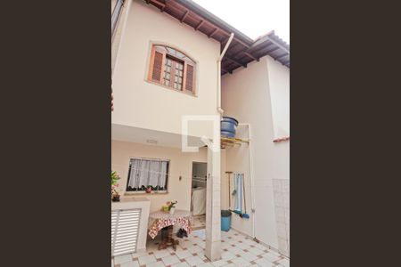 Casa à venda com 200m², 3 quartos e 2 vagasQuintal