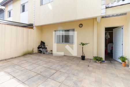 Casa à venda com 68m², 2 quartos e 2 vagasFachada
