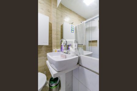 Casa à venda com 120m², 2 quartos e sem vaga Casa à venda com 120m², 2 quartos e sem vagaBanheiro