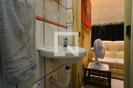 Casa de condomínio para alugar com 300m², 4 quartos e 1 vaga Casa de condomínio para alugar com 300m², 4 quartos e 1 vagaBanheiro da Suíte 1