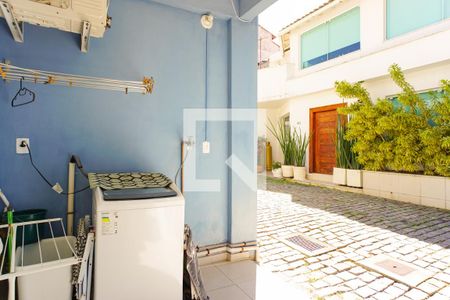 Casa de condomínio para alugar com 300m², 4 quartos e 1 vaga Casa de condomínio para alugar com 300m², 4 quartos e 1 vagaÁrea de Serviço