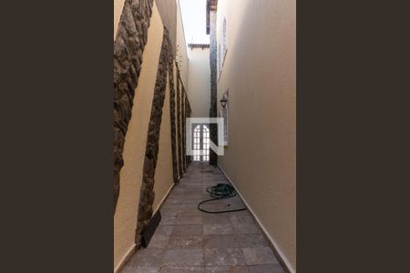 Casa à venda com 580m², 7 quartos e 5 vagas Casa à venda com 580m², 7 quartos e 5 vagasCorredor Externo