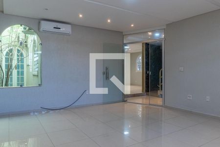 Casa à venda com 580m², 7 quartos e 5 vagas Casa à venda com 580m², 7 quartos e 5 vagasCasa 1 - Sala de TV