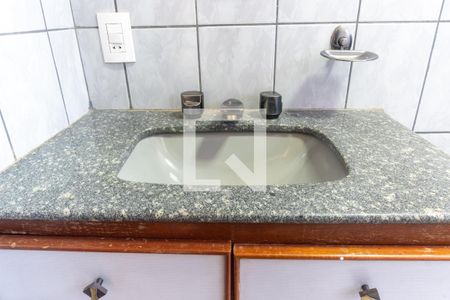 Casa à venda com 580m², 7 quartos e 5 vagas Casa à venda com 580m², 7 quartos e 5 vagasCasa 1 - Banheiro da Suíte 1