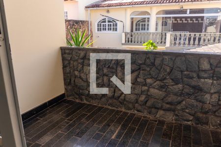 Casa à venda com 580m², 7 quartos e 5 vagas Casa à venda com 580m², 7 quartos e 5 vagasCasa 1 - Varanda da Suíte 1