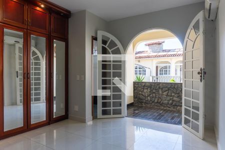 Casa à venda com 580m², 7 quartos e 5 vagas Casa à venda com 580m², 7 quartos e 5 vagasCasa 1 - Suíte 1