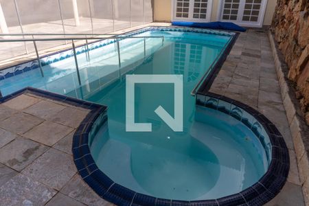 Casa à venda com 580m², 7 quartos e 5 vagas Casa à venda com 580m², 7 quartos e 5 vagasPiscina