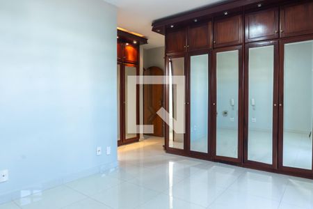 Casa à venda com 580m², 7 quartos e 5 vagas Casa à venda com 580m², 7 quartos e 5 vagasCasa 1 - Suíte Master