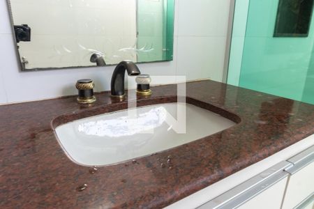 Casa à venda com 580m², 7 quartos e 5 vagas Casa à venda com 580m², 7 quartos e 5 vagasCasa 1 - Detalhe do Banheiro da Suíte Master